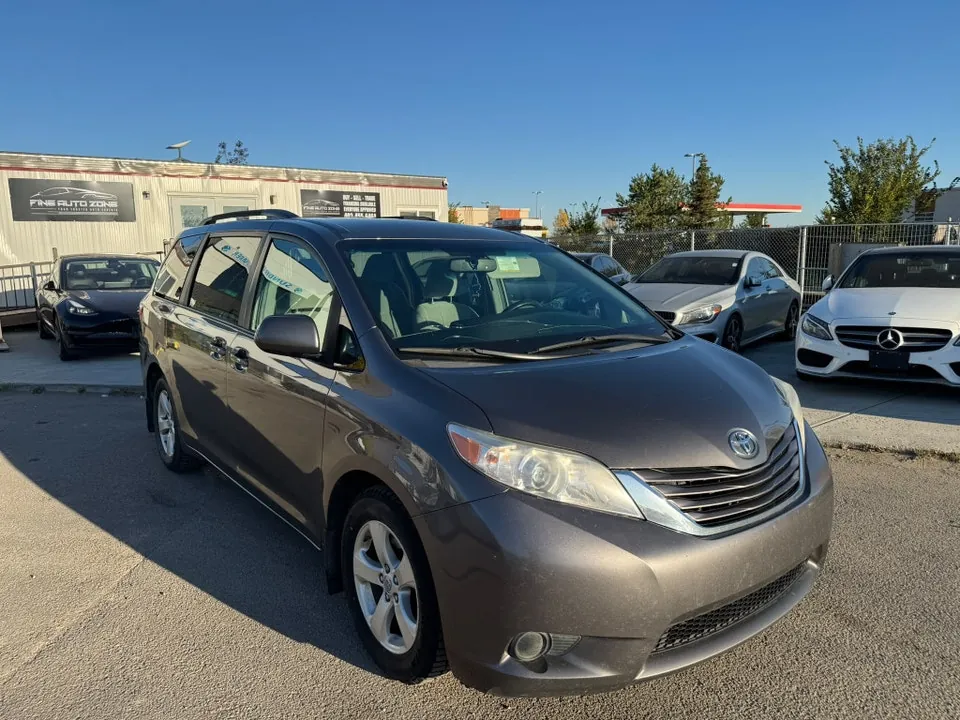 Toyota Sienna 2017 photo 3