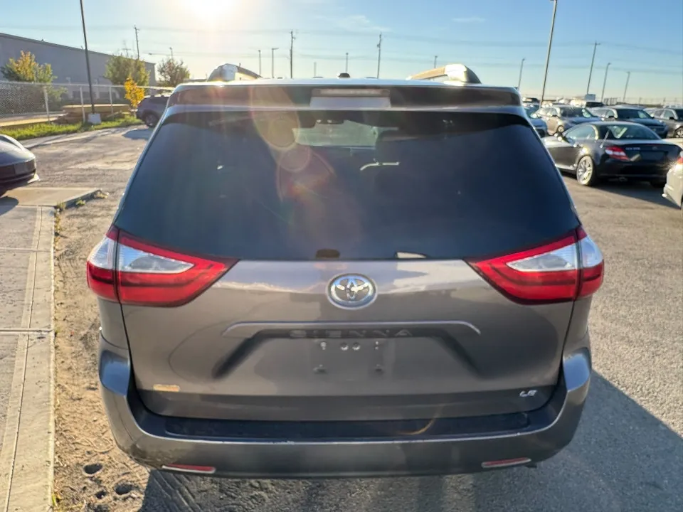 Toyota Sienna 2017 photo 5