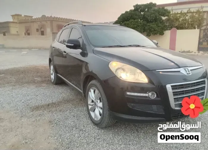 Luxgen U7 2012 photo 2