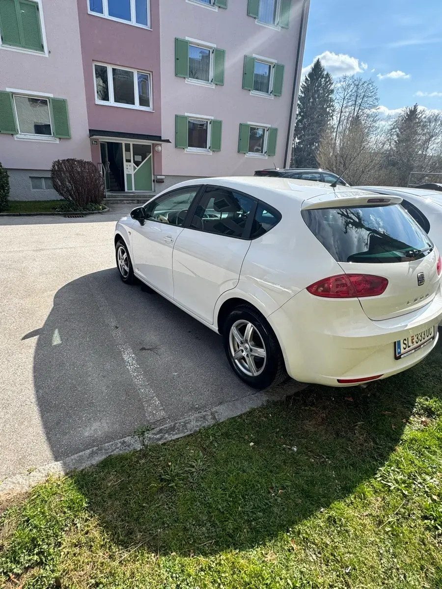 Seat Leon 2012 photo 2