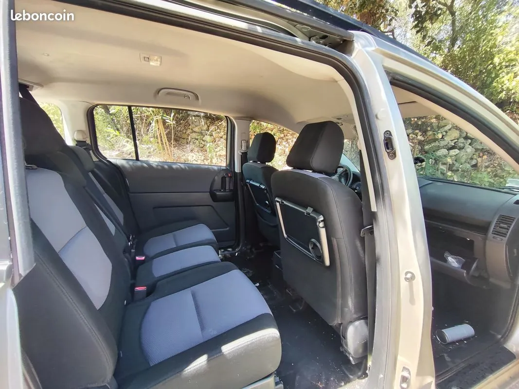 Mazda 5 2006 photo 3