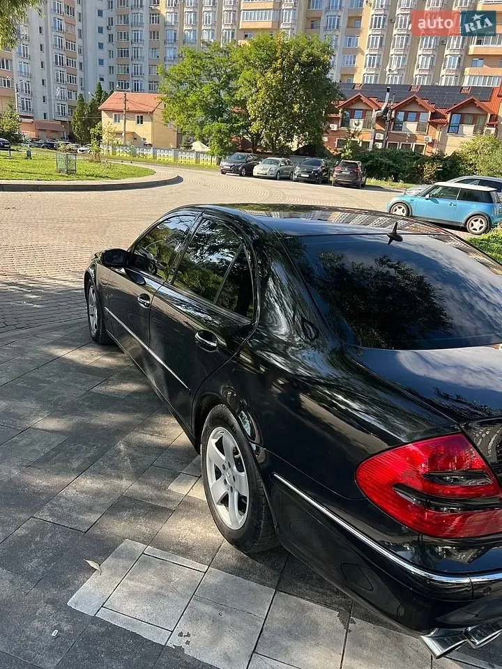 Mercedes-Benz E-Class 2005 photo 3