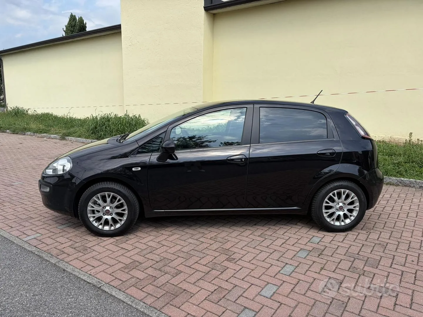 Fiat Punto 2009 photo 2