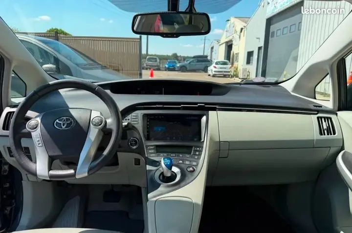 Toyota Prius 2011 photo 2