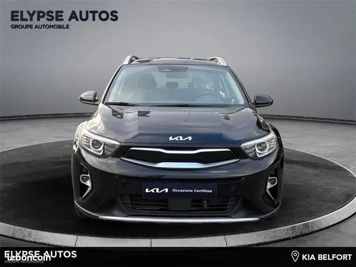 Kia Stonic 2023 photo 2