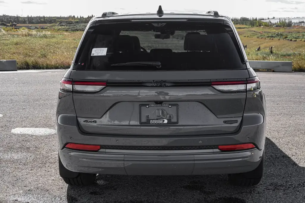 Jeep Grand Cherokee 2027 photo 3