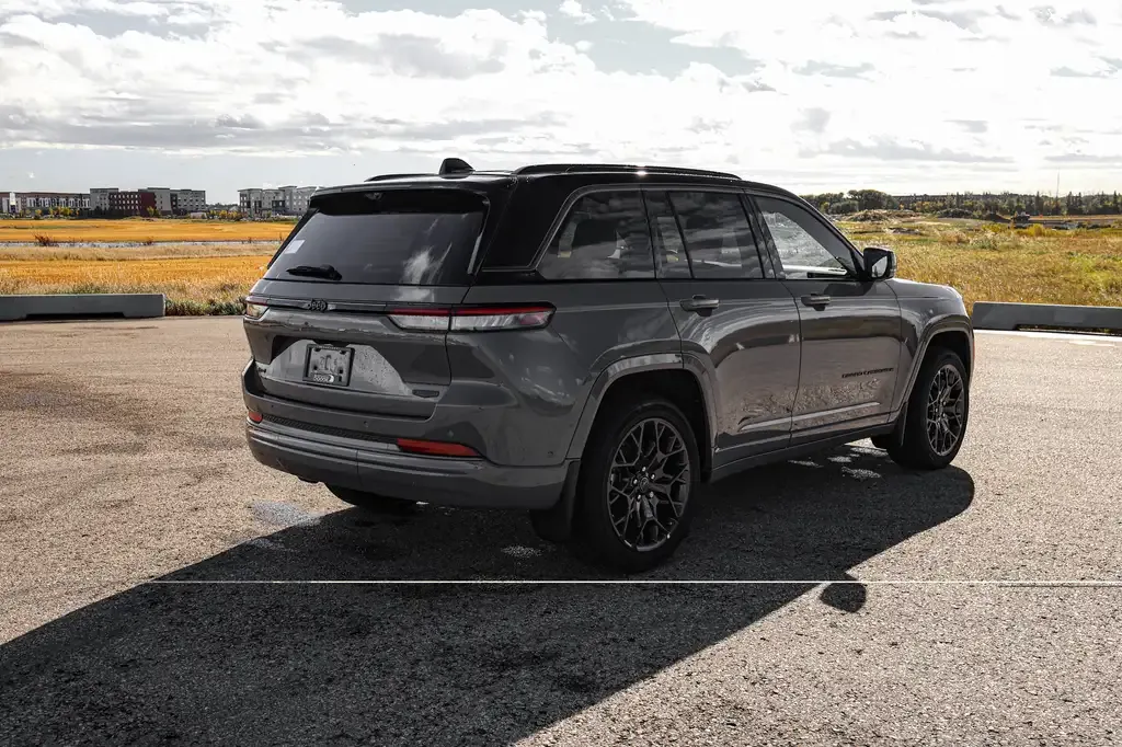 Jeep Grand Cherokee 2027 photo 4