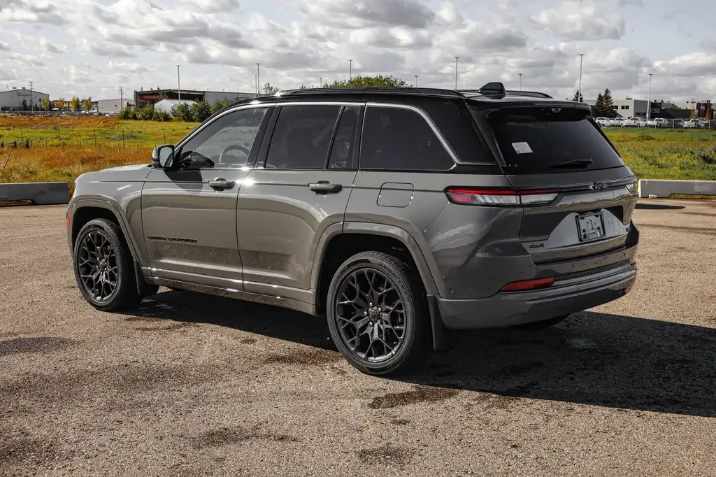 Jeep Grand Cherokee 2027 photo 2