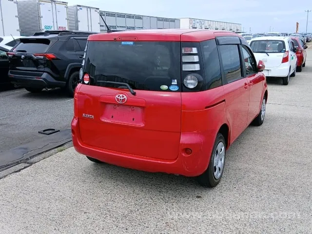 Toyota Sienta 2007 photo 4
