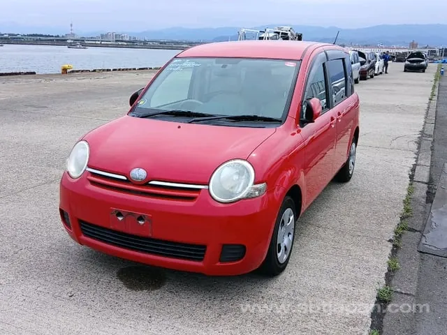 Toyota Sienta 2007 photo 2