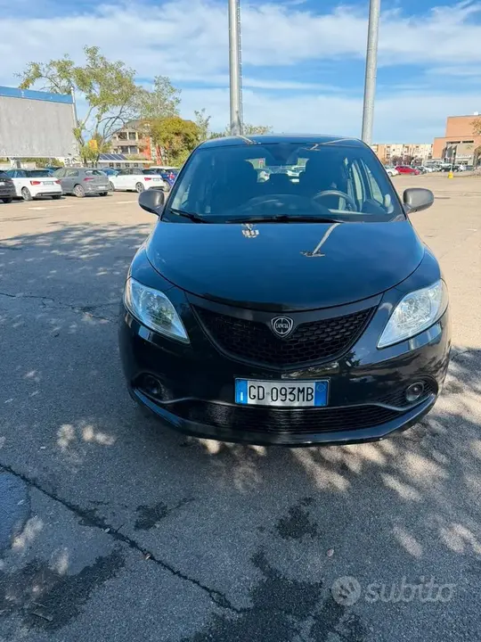 Lancia Ypsilon