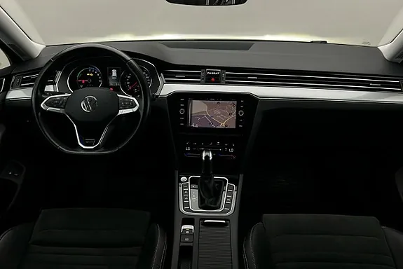 Volkswagen Passat 2023 photo 3