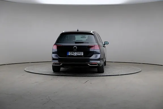 Volkswagen Passat 2023 photo 2