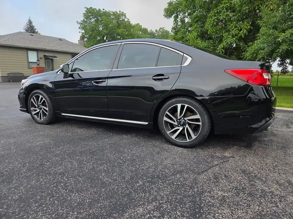 Subaru Legacy 2018 photo 2