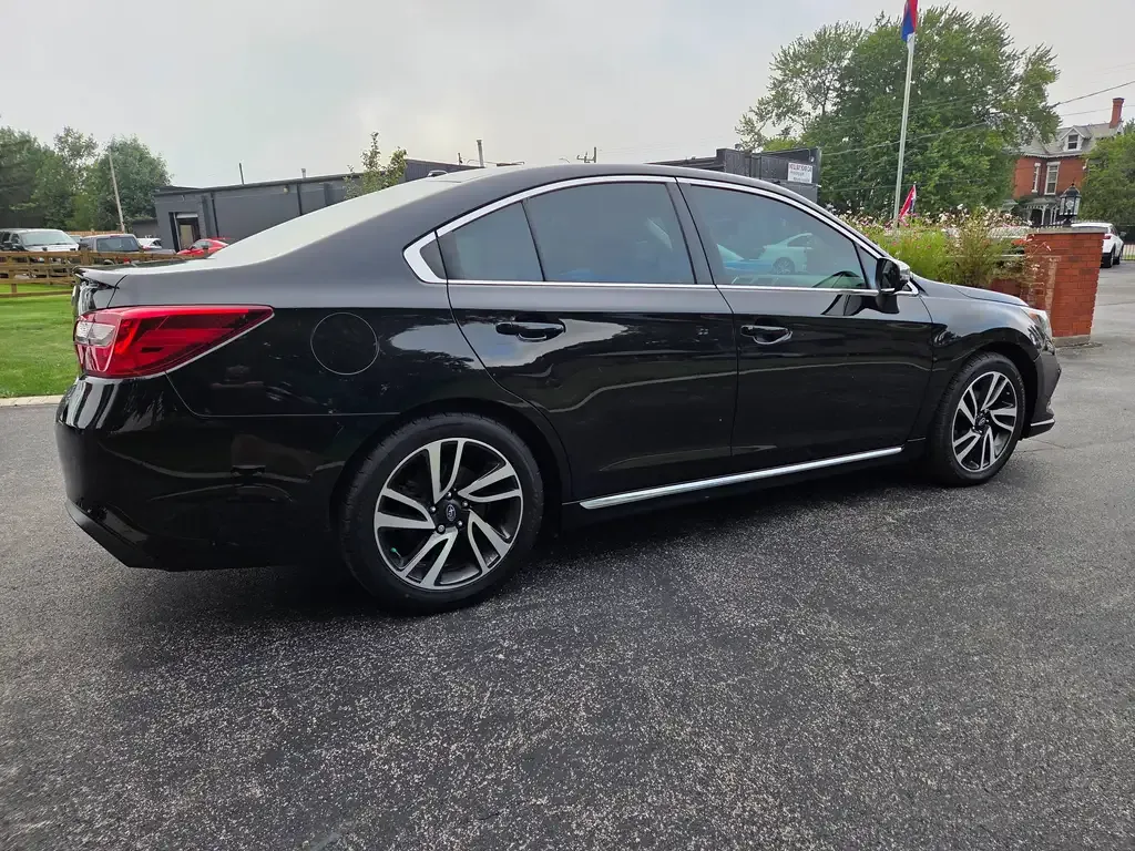 Subaru Legacy 2018 photo 3