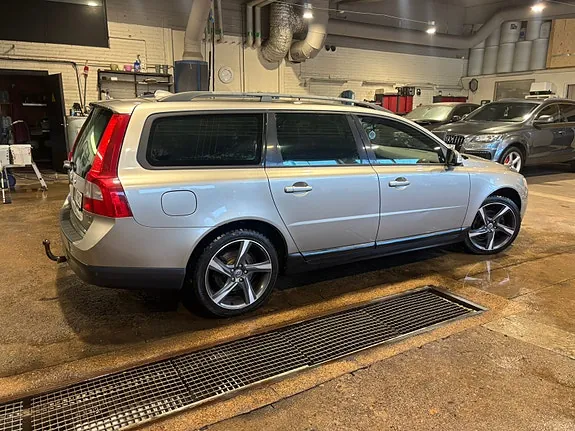 Volvo V70 2010 photo 2