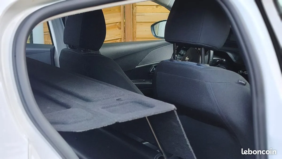 Peugeot 208 2020 photo 3