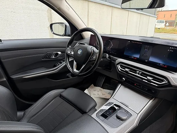 BMW 330E 2023 photo 4