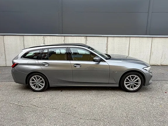 BMW 330E 2023 photo 2
