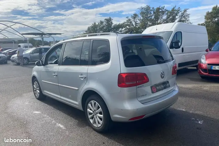 Volkswagen Touran 2011 photo 4