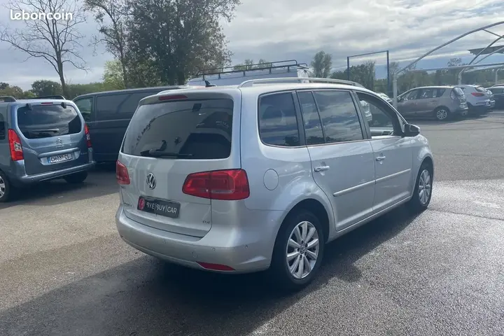 Volkswagen Touran 2011 photo 3