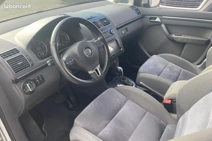 Volkswagen Touran 2011 photo 5