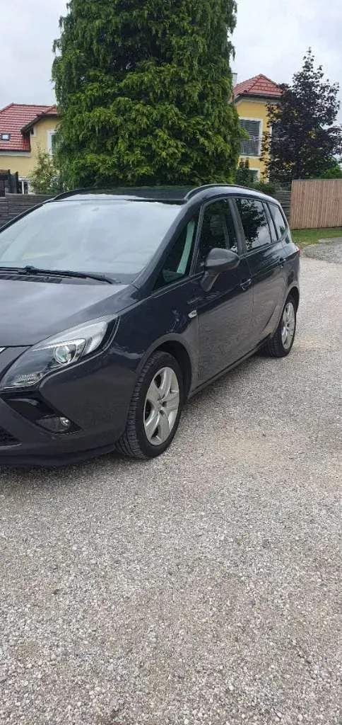 Opel Zafira 2013 photo 2