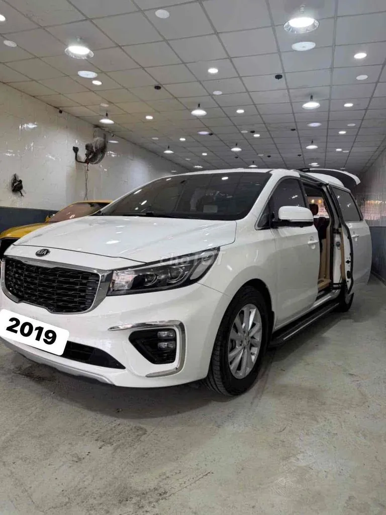 Kia Sedona 2019 photo 2