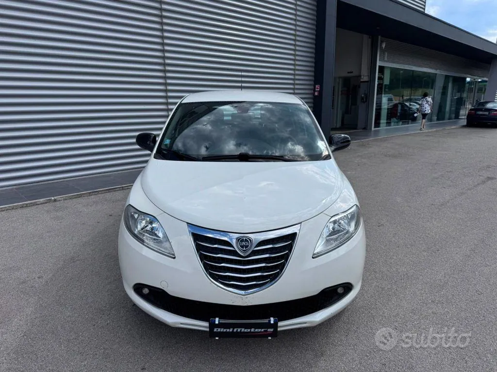 Lancia Ypsilon 2013 photo 2
