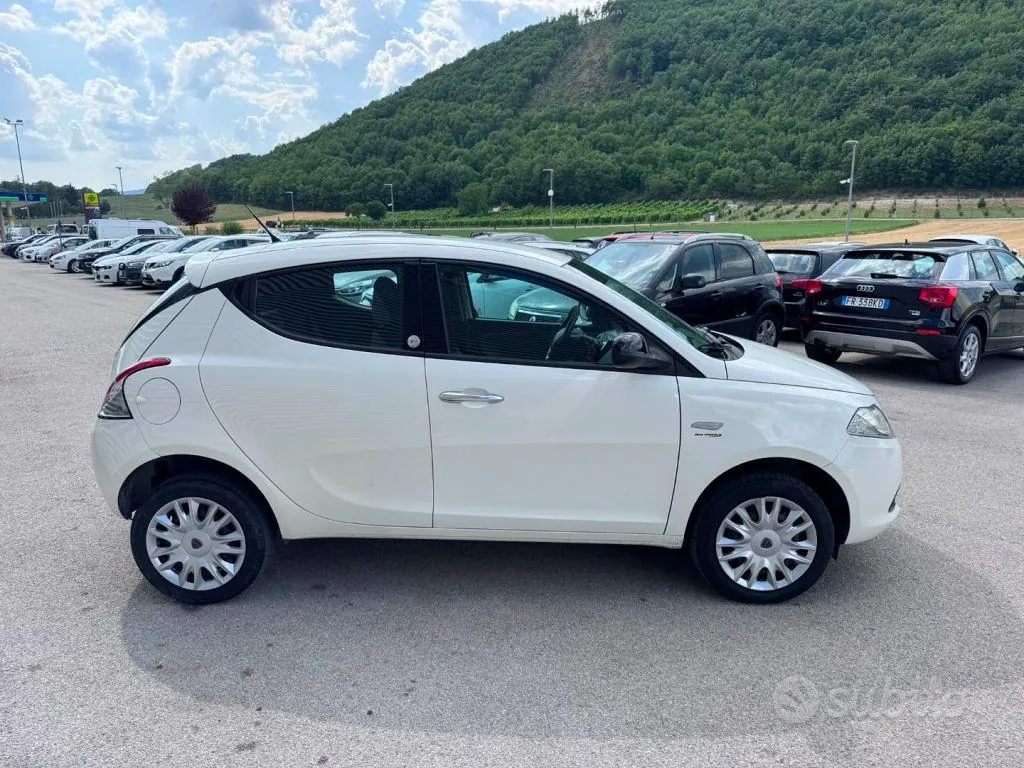 Lancia Ypsilon 2013 photo 4