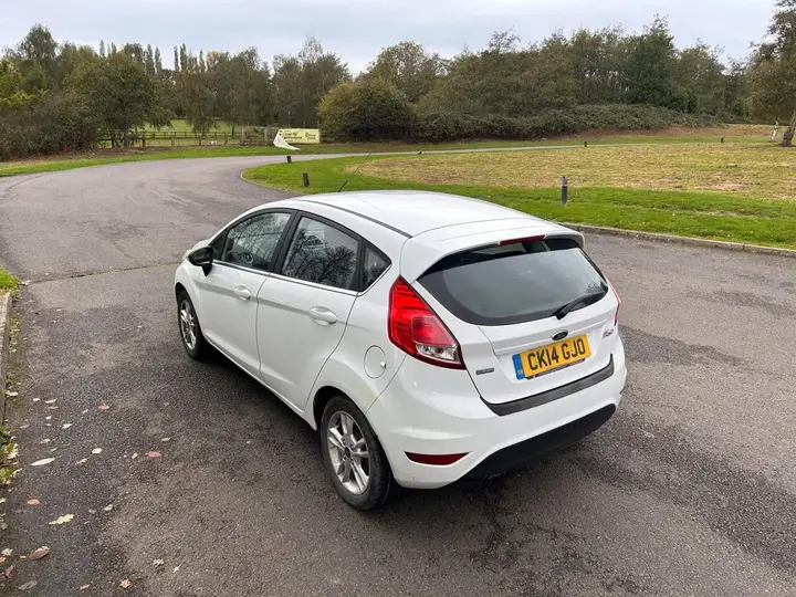 Ford Fiesta 2014 photo 3