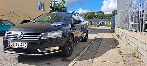 Volkswagen Passat 2011 photo 2