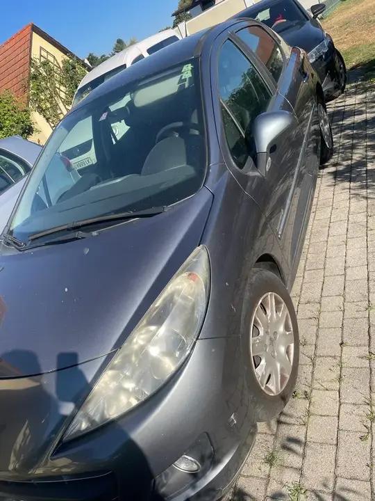 Peugeot 207 2011 photo 2