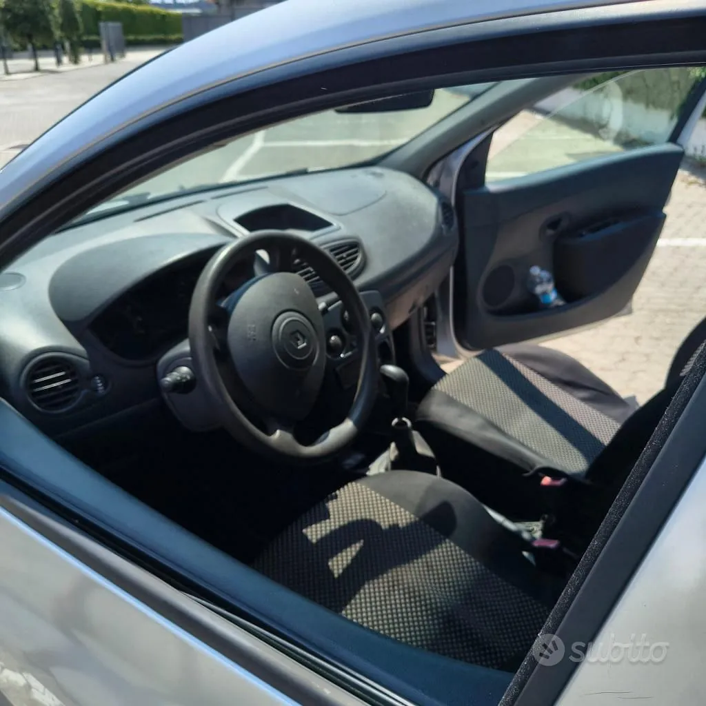 Renault Clio 2008 photo 4