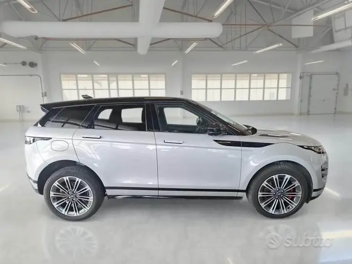 Land Rover Range Rover Evoque 2024 photo 3