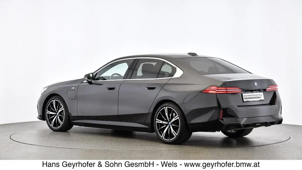 BMW 5 Series 2024 photo 3