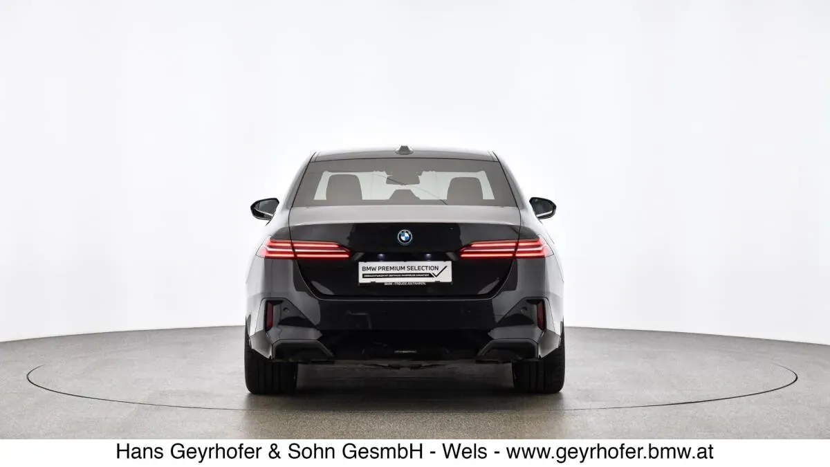 BMW 5 Series 2024 photo 2
