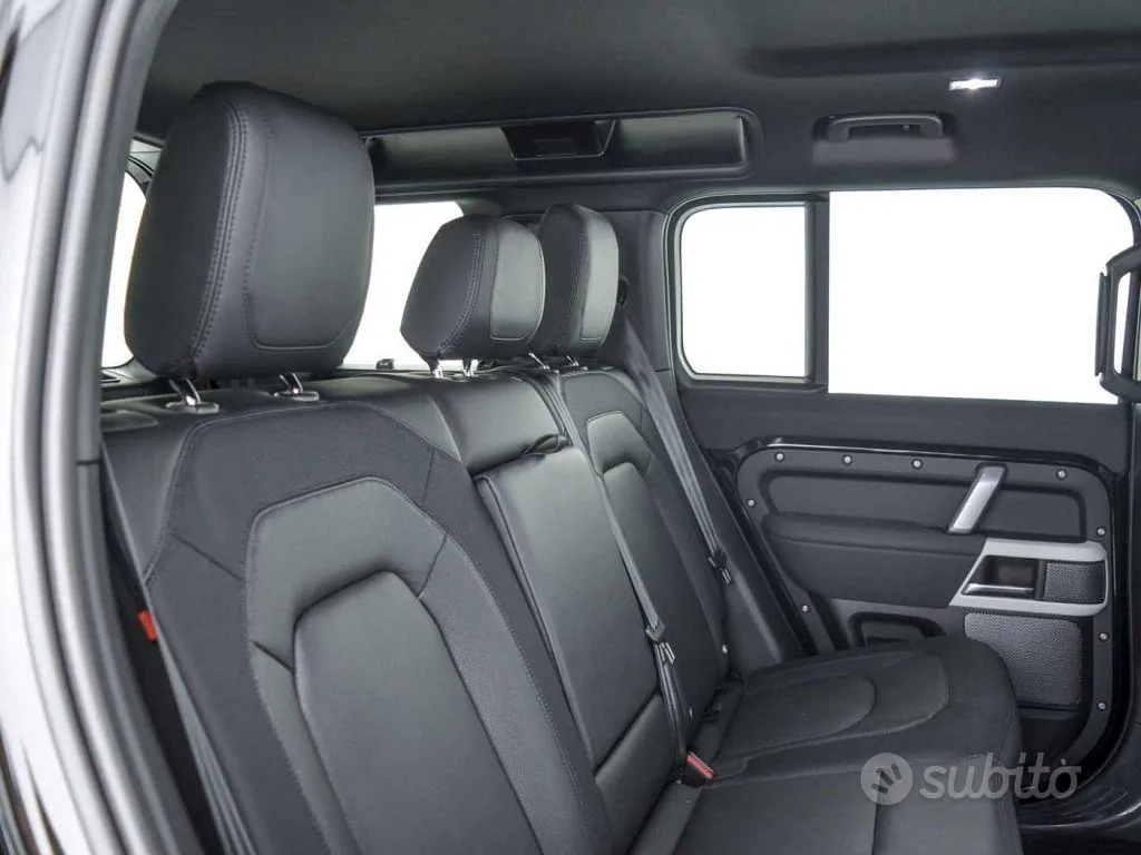 Land Rover Defender 2026 photo 5