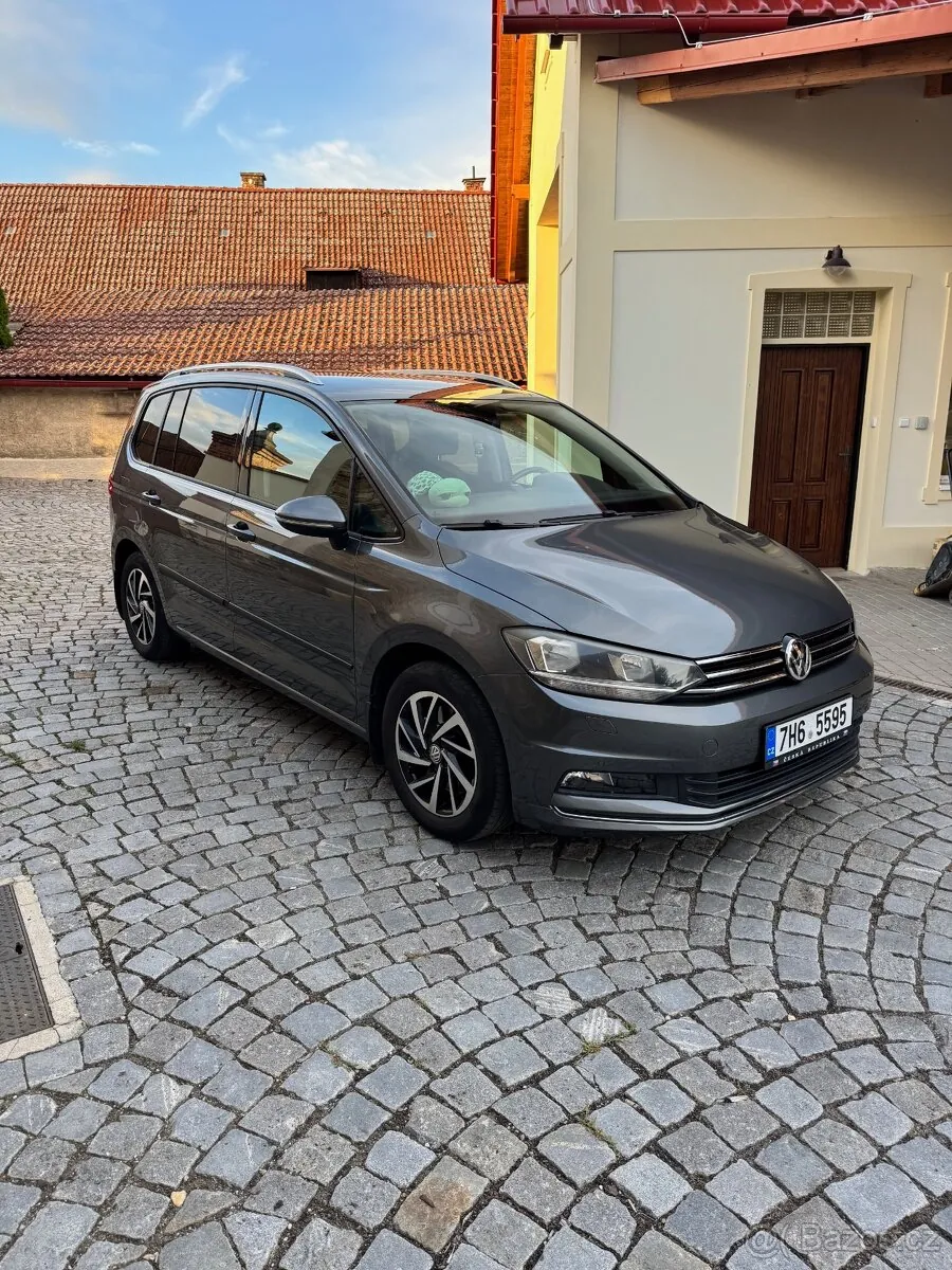 Volkswagen Touran 2018 photo 2