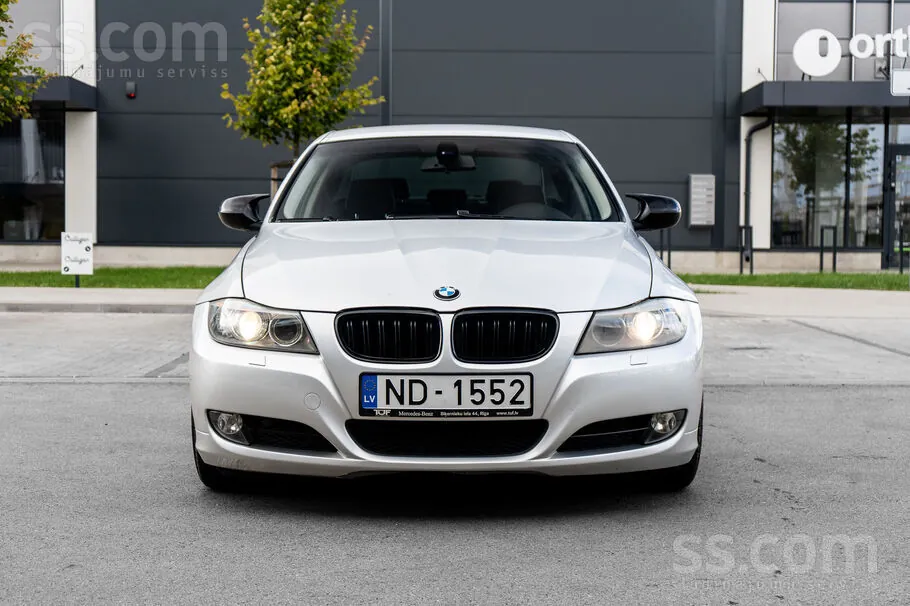 BMW 318 2009 photo 5