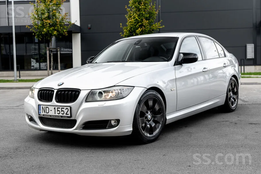 BMW 318 2009 photo 3