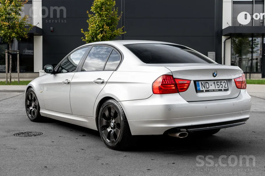 BMW 318 2009 photo 4