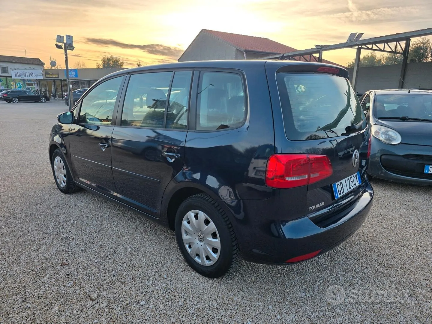 Volkswagen Touran 2012 photo 3