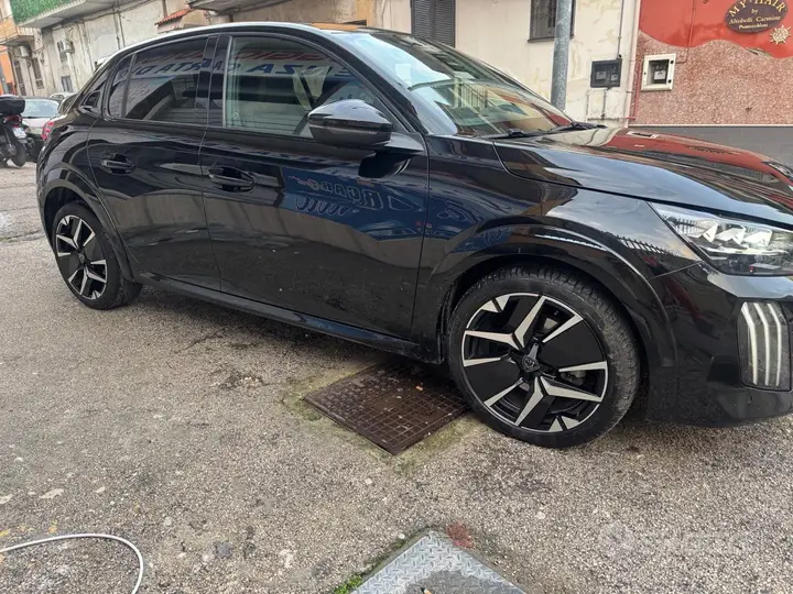 Peugeot 208 2024 photo 3