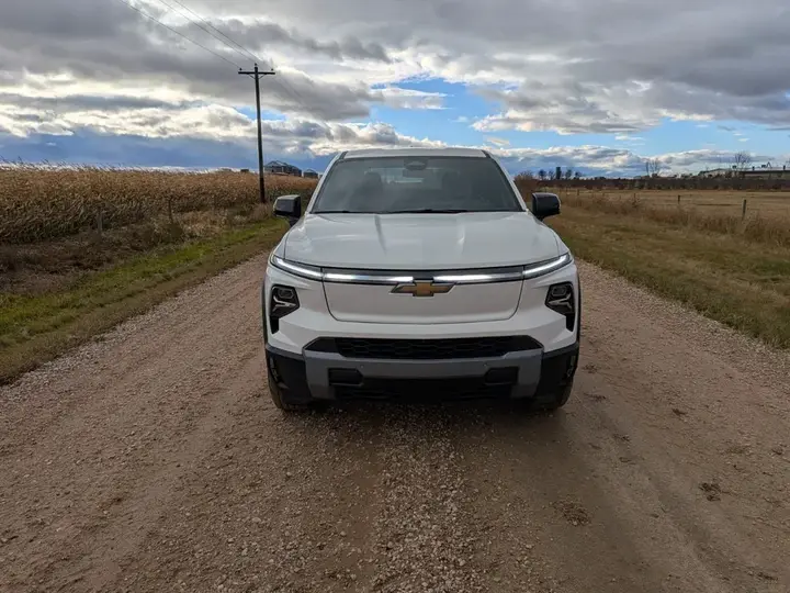 Chevrolet Silverado 2026 photo 3