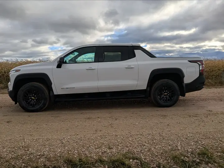 Chevrolet Silverado 2026 photo 2