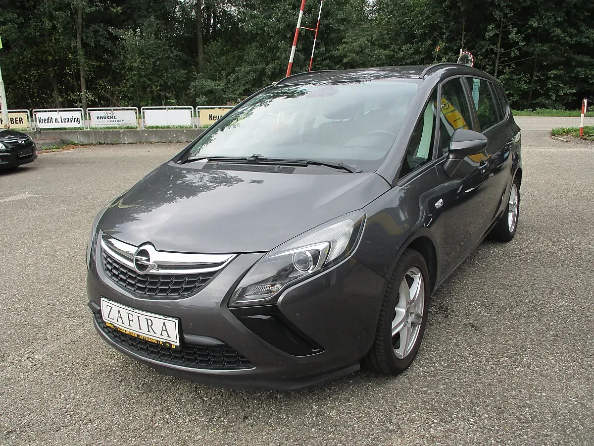 Opel Zafira Tourer 2012 photo 2