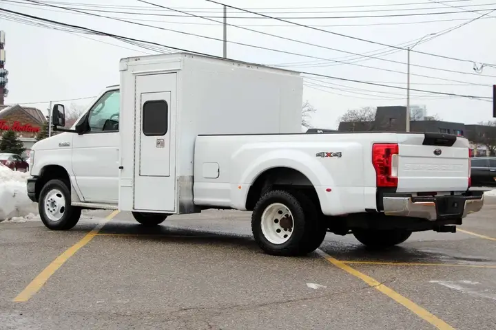 Ford E-450 2011 photo 4