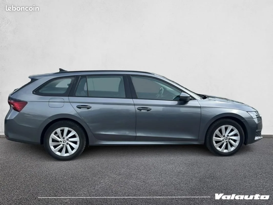 Skoda Octavia 2024 photo 4