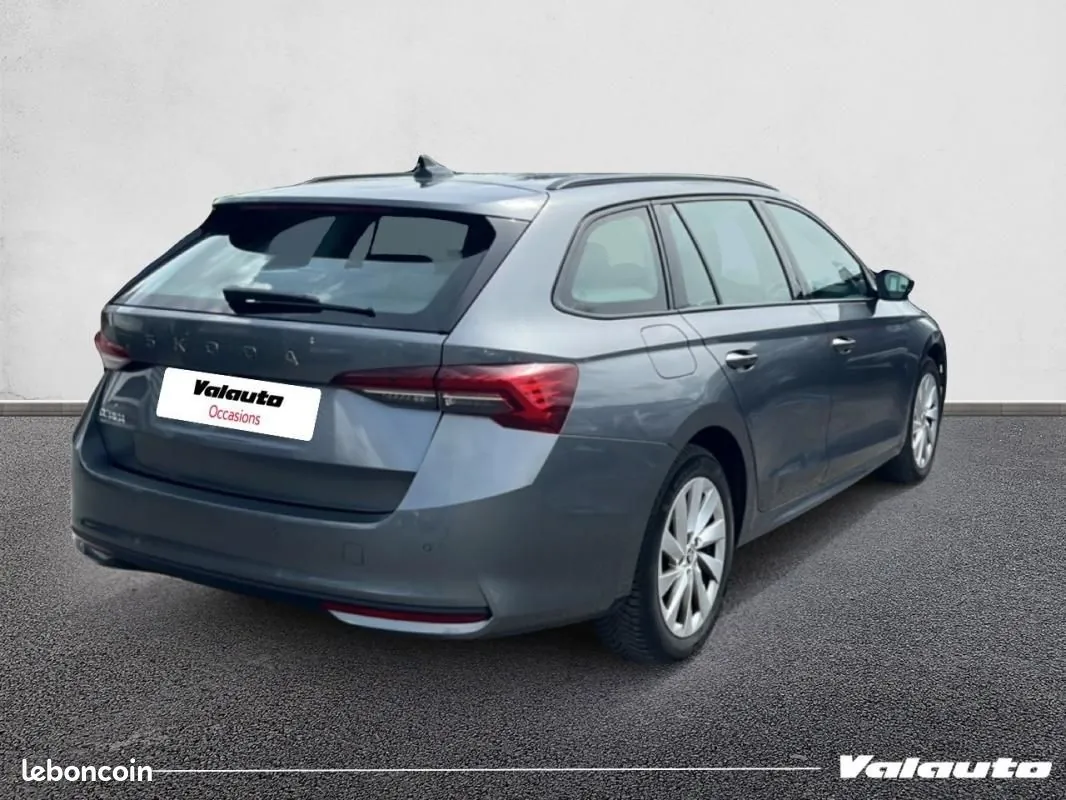 Skoda Octavia 2024 photo 2